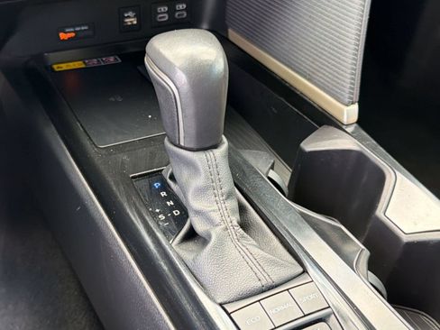 Used 2025 Toyota Camry SE FWD image 16