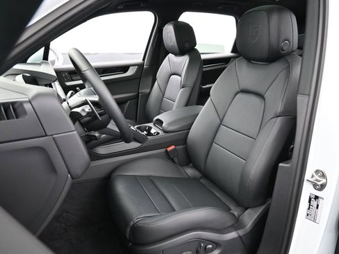 New 2026 Porsche Cayenne AWD/4WD image 5