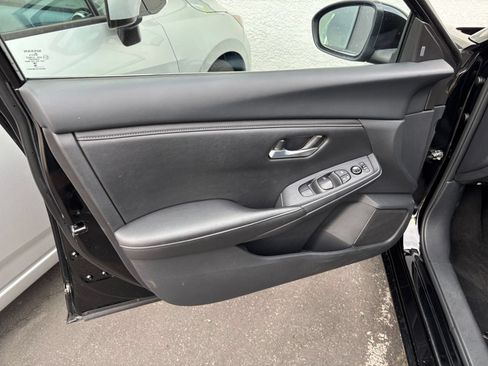 Used 2025 Nissan Sentra SV FWD image 15