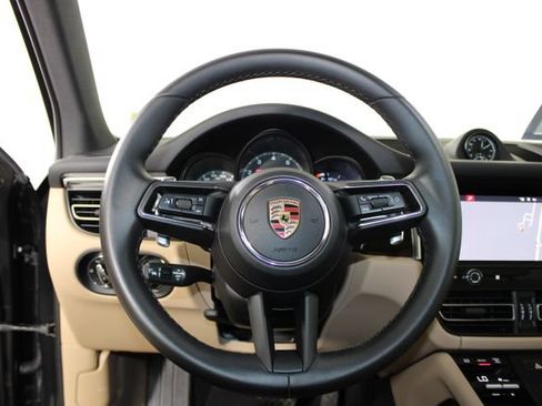 Certified 2024 Porsche Macan AWD/4WD image 16
