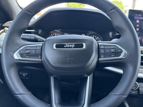 Used 2025 Jeep Compass Limited AWD/4WD image 29