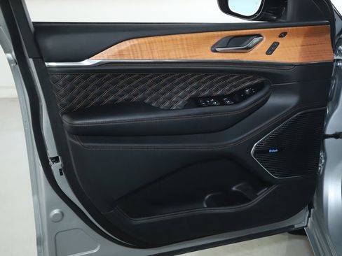 Used 2024 Jeep Grand Cherokee L Summit image 16