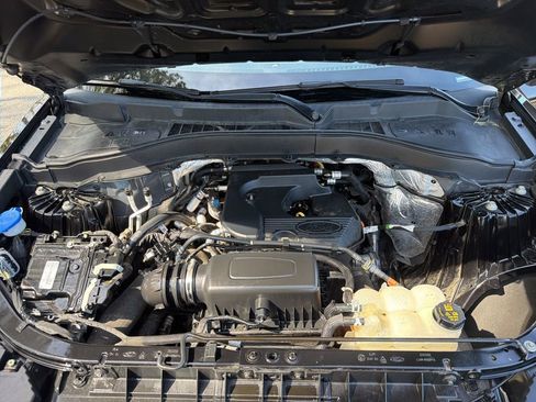 Used 2020 Ford Explorer XLT w/ Equipment Group 202A image 11