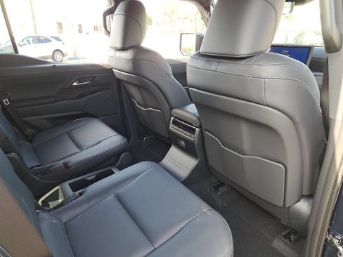 Used 2026 Lexus GX 550 w/ Accessory Package (31) AWD/4WD image 11