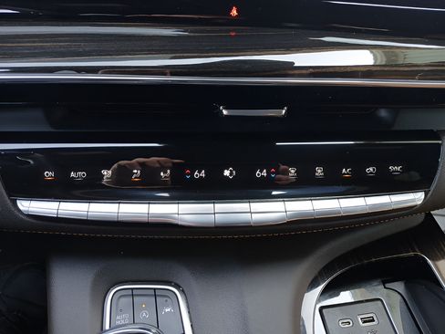 Used 2022 Cadillac Escalade Sport w/ Touring Package AWD/4WD image 18