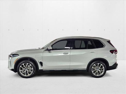 Used 2026 BMW X5 xDrive50e w/ Premium Package image 5