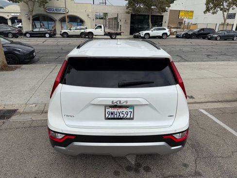 Used 2024 Kia Niro EX FWD image 11