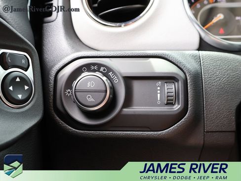 Used 2023 Jeep Gladiator Overland AWD/4WD image 30