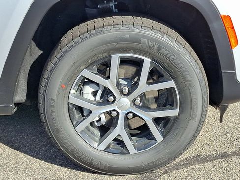 New 2025 Jeep Grand Cherokee Limited w/ Trailer Tow Package image 8