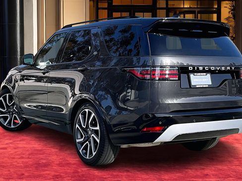 Used 2024 Land Rover Discovery Metropolitan Edition image 9