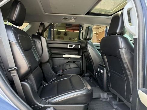 Used 2021 Ford Explorer XLT w/ Equipment Group 202A AWD/4WD image 10