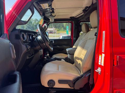 Used 2018 Jeep Wrangler Unlimited Sahara AWD/4WD image 12