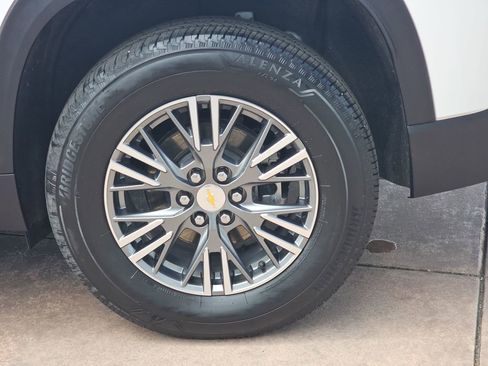 Used 2025 Chevrolet Traverse LT FWD image 39