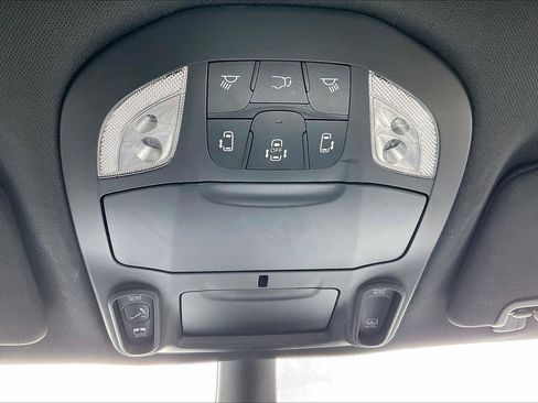 Used 2025 Chrysler Pacifica Limited FWD image 37