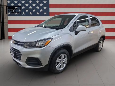Used 2022 Chevrolet Trax LS w/ Tint and Cruise Package AWD/4WD image 1
