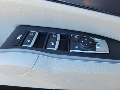 Certified 2024 Kia Sorento S w/ Panoramic Sunroof Package image 19