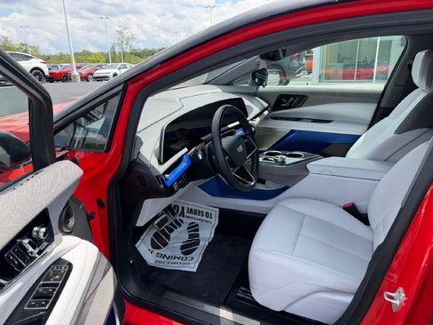 Certified 2025 Cadillac Optiq Sport 1 AWD/4WD image 17