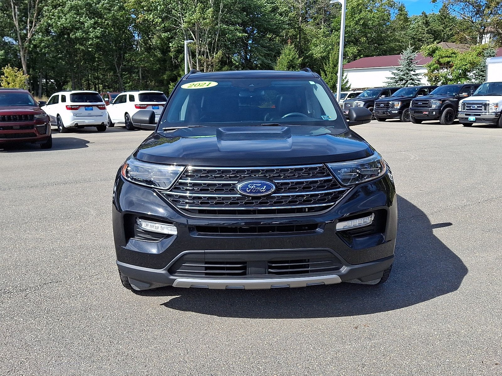 Used 2021 Ford Explorer XLT w/ Equipment Group 202A AWD/4WD image 2