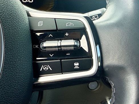 Certified 2025 Kia Carnival FWD image 36