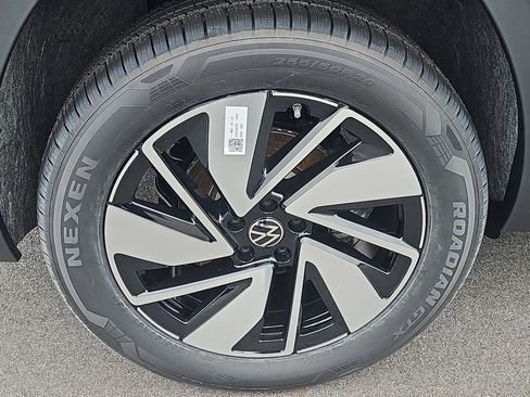 New 2026 Volkswagen Atlas SE image 3