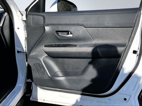 Used 2025 Nissan Kicks SV image 25