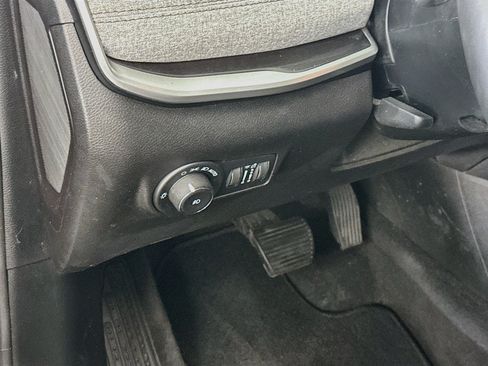 Used 2023 Jeep Compass Latitude w/ Sun and Sound Group AWD/4WD image 17