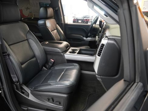 Used 2017 Chevrolet Silverado 1500 LTZ Z71 w/ Midnight Edition AWD/4WD image 33