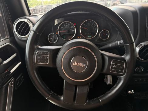 Used 2015 Jeep Wrangler Rubicon w/ Power Convenience Group AWD/4WD image 21