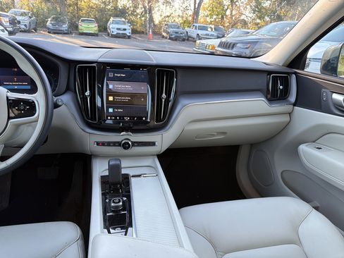 Certified 2023 Volvo XC60 B5 Core w/ Climate Package image 31