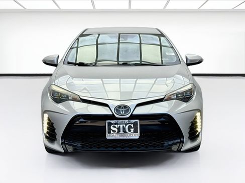 Used 2018 Toyota Corolla SE FWD image 2