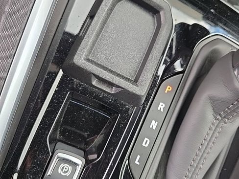 Used 2024 Chevrolet Colorado LT image 35