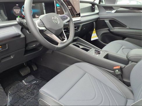 New 2026 Volkswagen Tiguan SE image 16