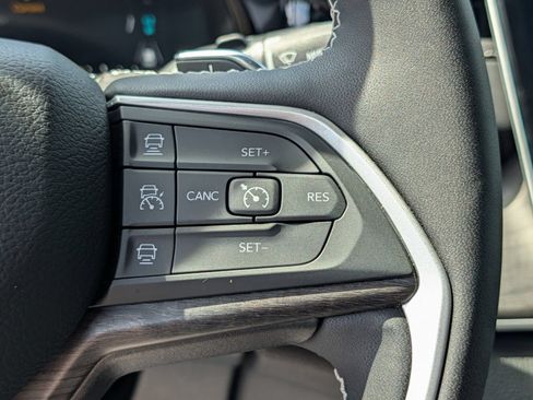 Used 2022 Jeep Grand Cherokee Limited 4xe w/ Luxury Tech Group II AWD/4WD image 35