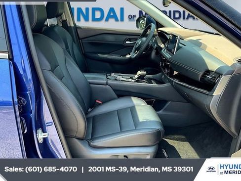 Used 2023 Nissan Rogue SL image 6