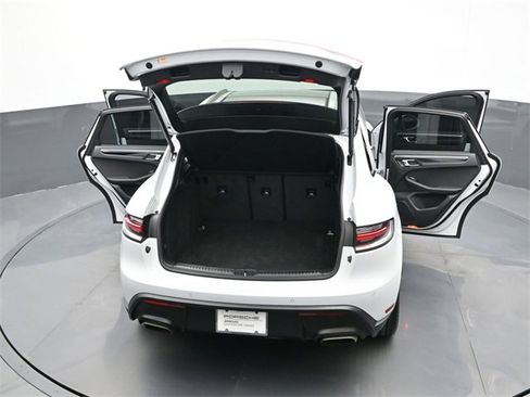 Used 2024 Porsche Macan w/ Premium Plus Package image 27