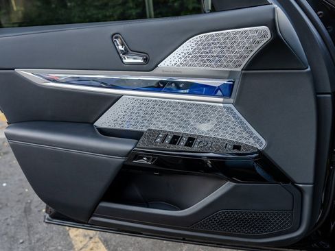 Used 2024 BMW i7 eDrive50 w/ M Sport Package image 16