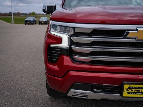 Used 2025 Chevrolet Silverado 1500 High Country w/ High Country Premium Package AWD/4WD image 4
