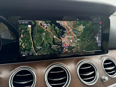 Used 2017 Mercedes-Benz E 300 image 27