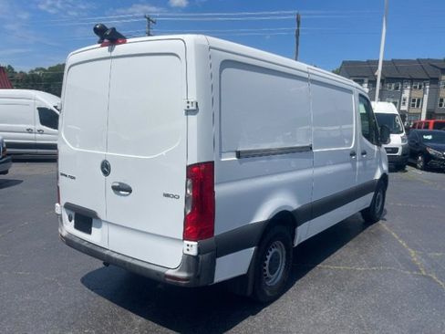 Used 2022 Mercedes-Benz Sprinter 1500 image 6