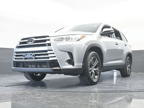 Used 2019 Toyota Highlander LE image 52