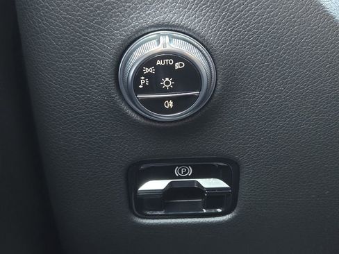 Used 2024 Mercedes-Benz GLC 300 4MATIC image 25