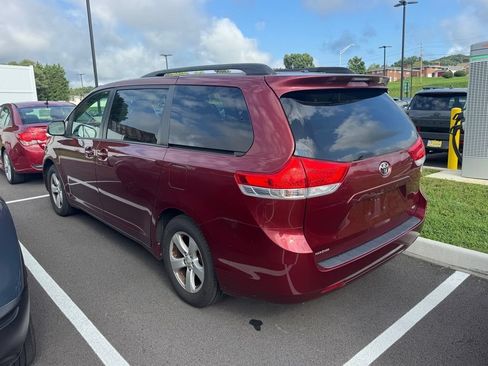 Used 2014 Toyota Sienna LE FWD image 18