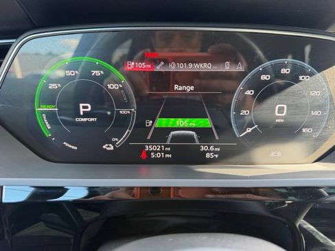 Used 2022 Audi e-tron Premium w/ Towing Package AWD/4WD image 40