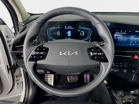 Certified 2023 Kia Niro EX Touring FWD image 12