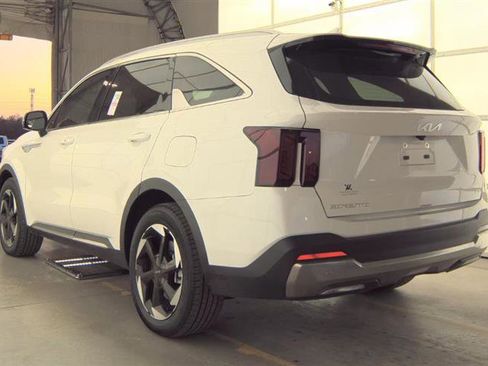 Used 2025 Kia Sorento EX image 11