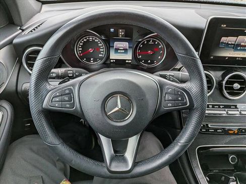 Used 2019 Mercedes-Benz GLC 300 4MATIC image 9