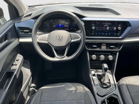 Certified 2023 Volkswagen Taos SE FWD image 8