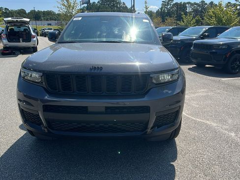 New 2025 Jeep Grand Cherokee L Altitude image 3