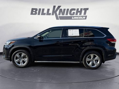 Used 2017 Toyota Highlander Limited image 2