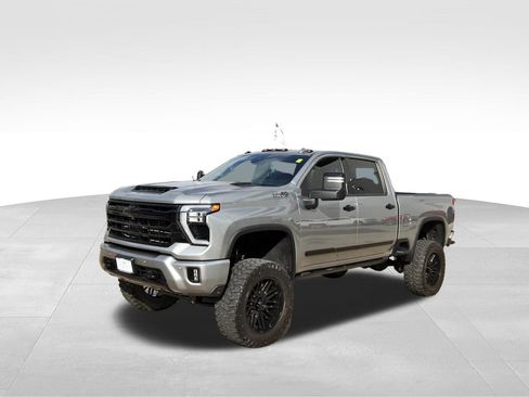 Used 2024 Chevrolet Silverado 2500 High Country w/ High Country Premium Package image 2